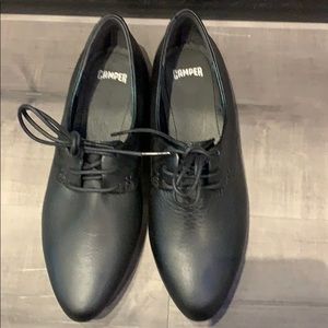 Camper women’s flat dress shoes blk size 5 us